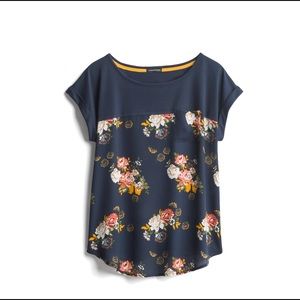 Floral mixed material tee with pocket
